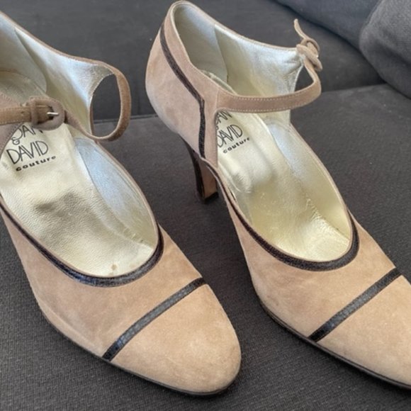 Vintage Joan and David Couture Beige & Brown Suede Pumps in Good Condition 7M - Picture 10 of 15